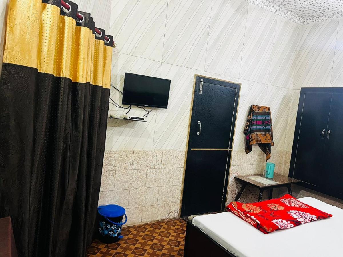 Hotel Dinesh Agra  Eksteriør billede
